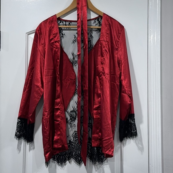 🔵 Red Satin Robe with Lace Trim Size Medium - Picture 3 of 6